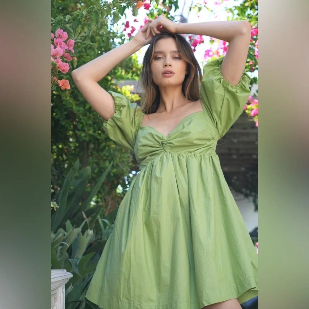En Saison
EN SAISON POPLIN BABYDOLL DRESS IN PISTACHIO size M